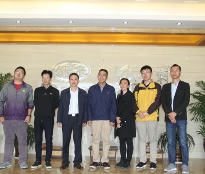 中國(guó)食用菌協(xié)會(huì)副會(huì)長(zhǎng)何方明一行蒞臨仙客來(lái)考察調(diào)研