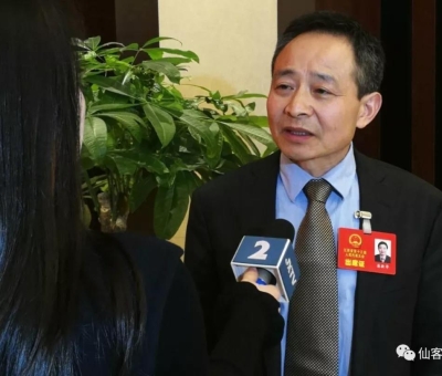 兩會(huì)上提了什么？這位人大代表再成各路媒體追逐焦點(diǎn)！