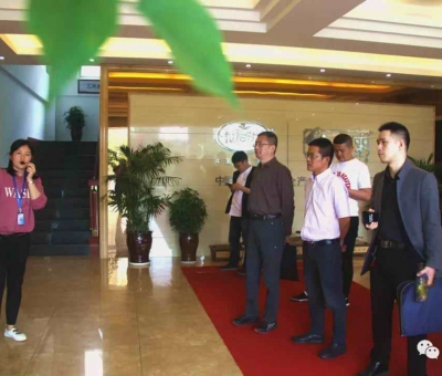 “堅(jiān)扶實(shí)業(yè)，造福人民”推動(dòng)食用菌產(chǎn)業(yè)升級(jí)！省發(fā)改委商價(jià)管理處領(lǐng)導(dǎo)蒞臨仙客來靈芝調(diào)研。