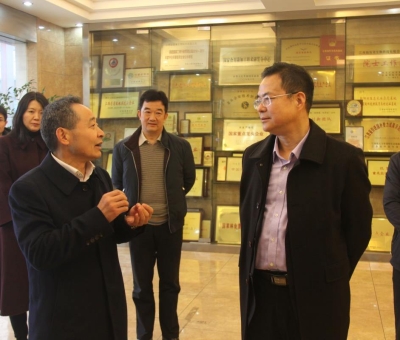 省稅務(wù)局領(lǐng)導(dǎo)送政策、送溫暖！為仙客來(lái)公司高質(zhì)量發(fā)展助力