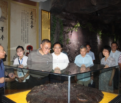 九江職業(yè)大學(xué)黨委書記，市教育局黨委書記、局長(zhǎng)熊穎蒞臨仙客來公司走訪調(diào)研