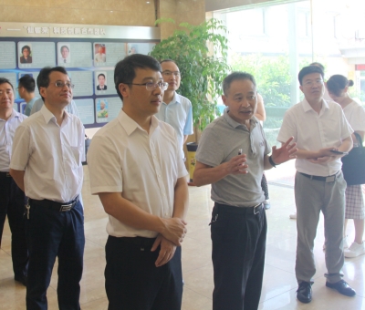 省委統(tǒng)戰(zhàn)部副部長(zhǎng)、省社會(huì)主義學(xué)院黨組書記易軍一行蒞臨仙客來公司考察調(diào)研