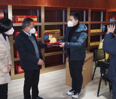 區(qū)政協(xié)主席柳鴻斌等到仙客來公司走訪慰問