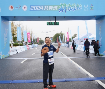 仙客來靈芝助力共青馬拉松 董事長潘新華完成全程馬拉松